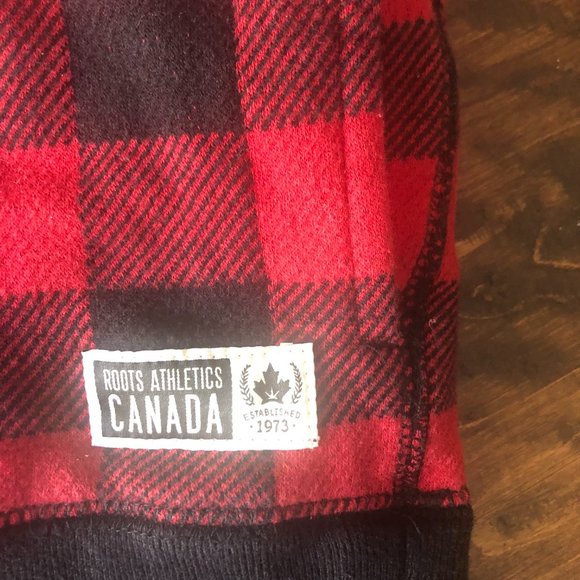 Roots Canada Plaid Sweater (Black/Red) - Picture 4 of 5